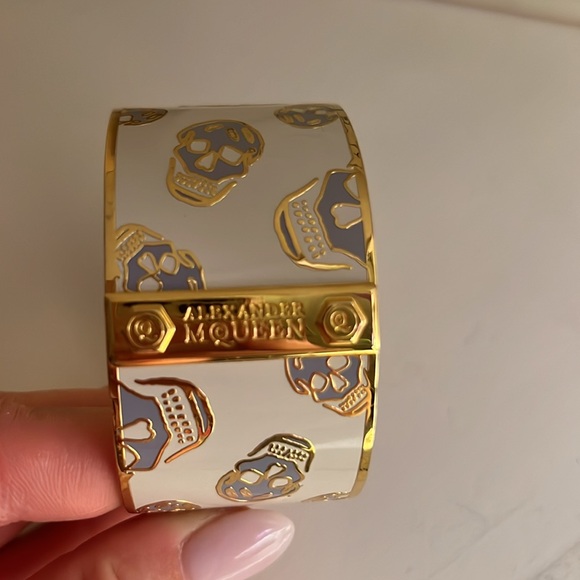 Alexander McQueen Skull Bangle - Picture 2 of 4